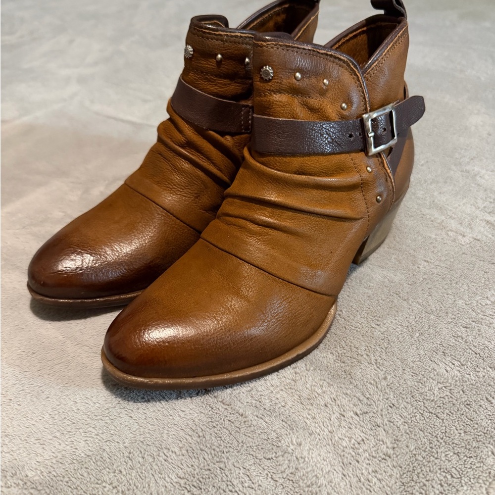 Moo Miz Brown Leather Ankle Boots